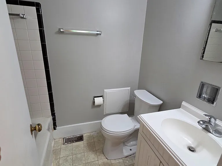 3428 Wade Ave — Photo 8