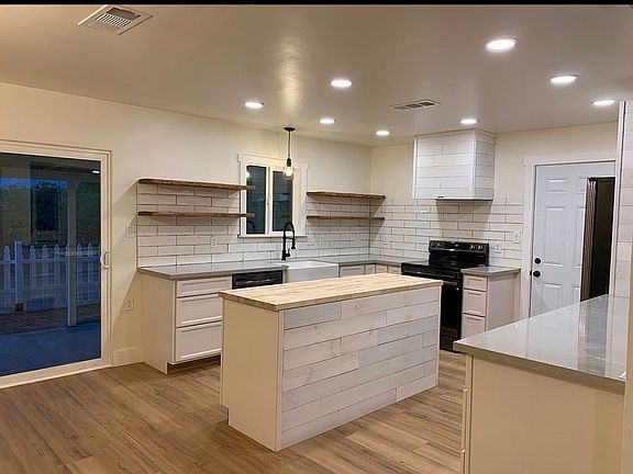 3rd image of 6609 Sagebrush Rd