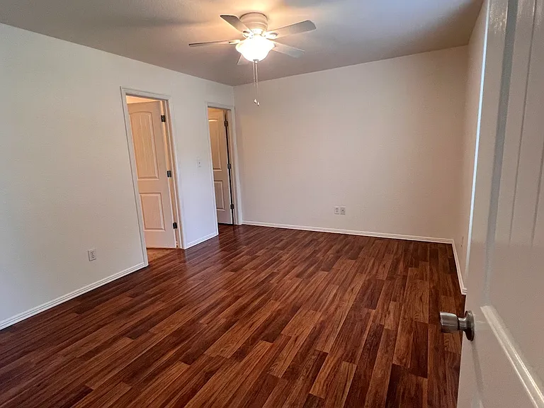 4419 W Pecan St — Photo 5
