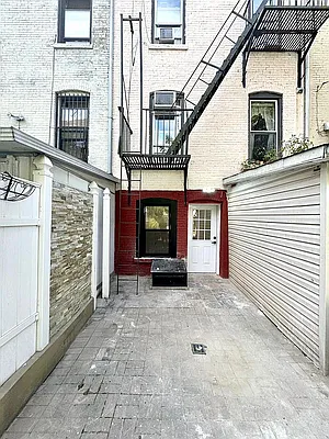 Rented by Pear NYC LLC | media 46