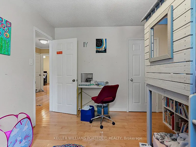73 Jessica Gdns — Photo 31