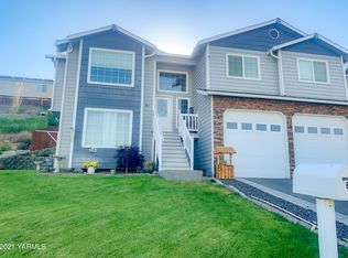 801 Terry Ln, Selah, WA 98942
