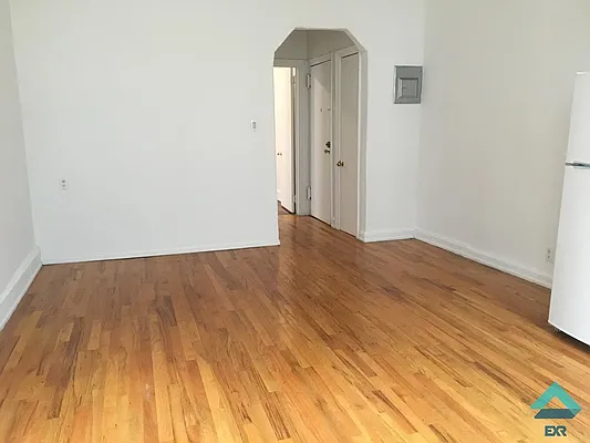 Rented by EXR | media 10