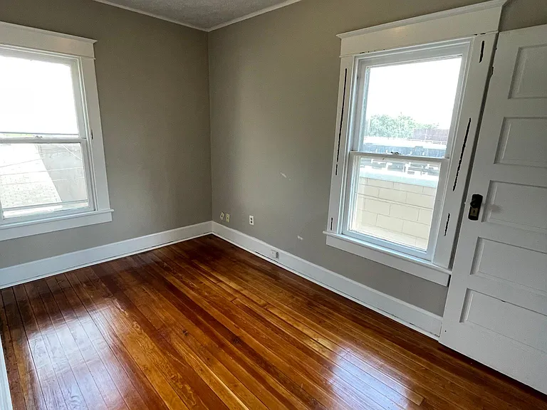 Den/ Bonus Room