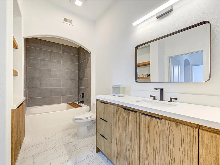 1901 Post Oak Blvd #3105 — Photo 12