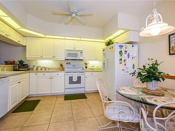 3rd image of 900 Addington Ct Unit 101