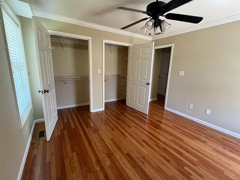 1052 Brownsboro Rd — Photo 10