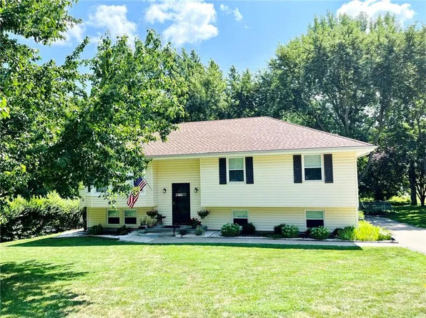 11501 N Tracy Ave, Kansas City, MO 64155