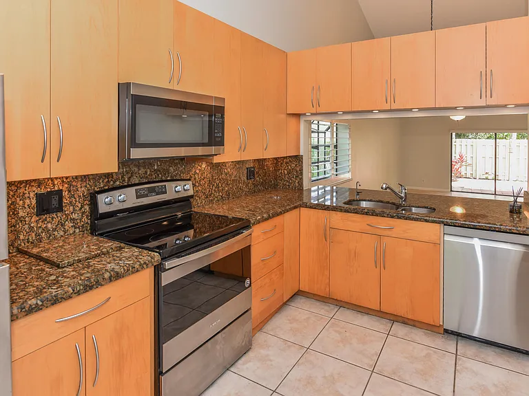 1400 NW 9th Ave #B-8 — Photo 8