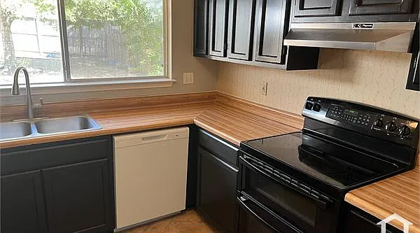 3 bed, 1290 sqft, $1,700 — Photo 2
