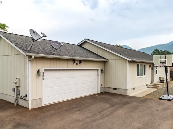153 Arnold Ln, Myrtle Creek, OR 97457