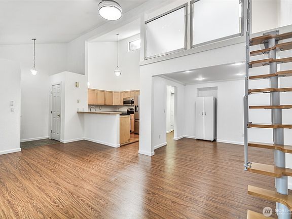 3rd image of 12037 100th Avenue NE #206