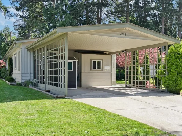 2111 Summergate Blvd, Sidney, BC V8L 4K9