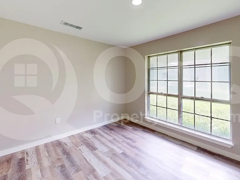 4320 Live Oak Dr — Photo 9