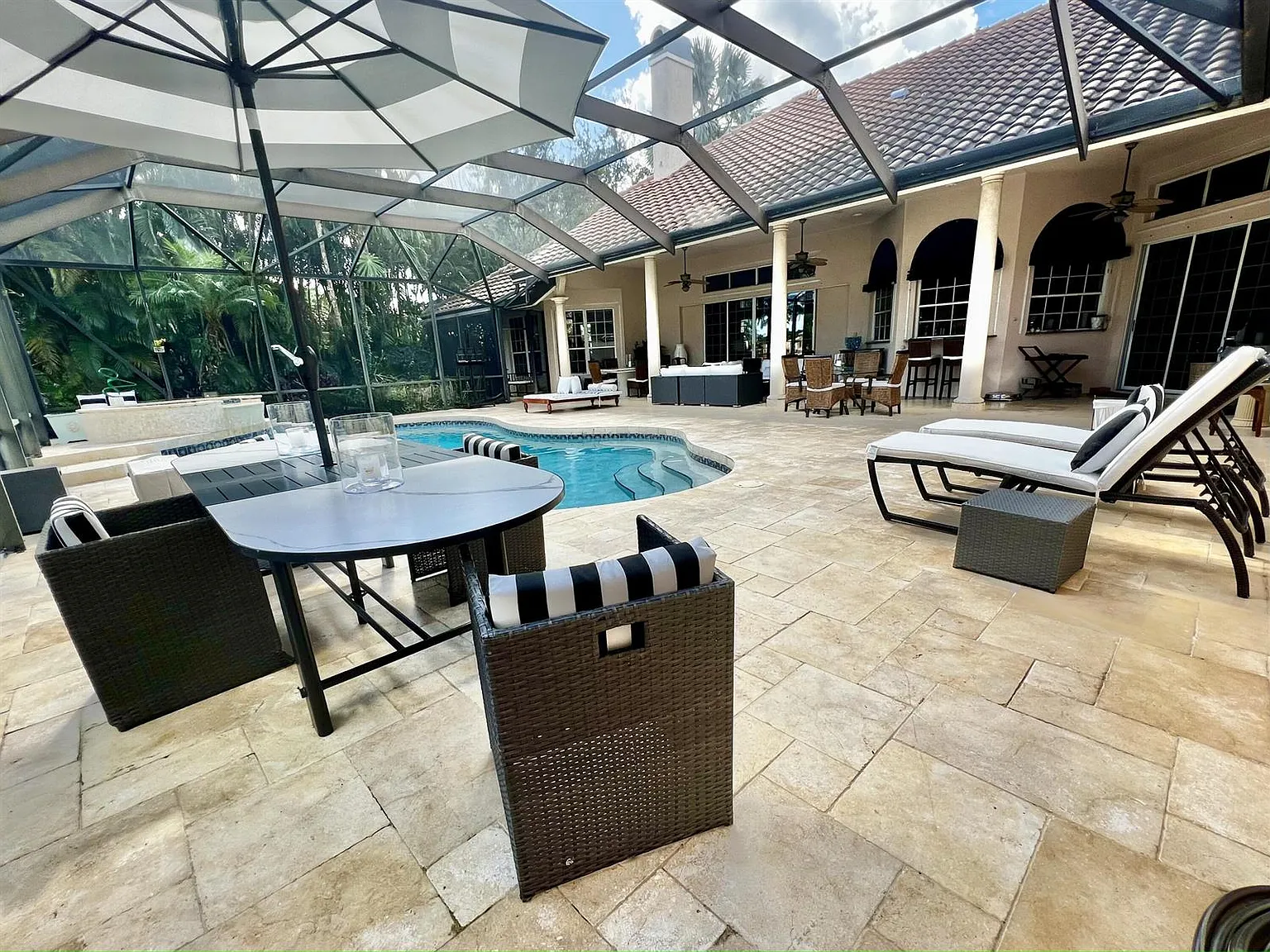 5 bed, 6500 sqft, $30,000 — Photo 4