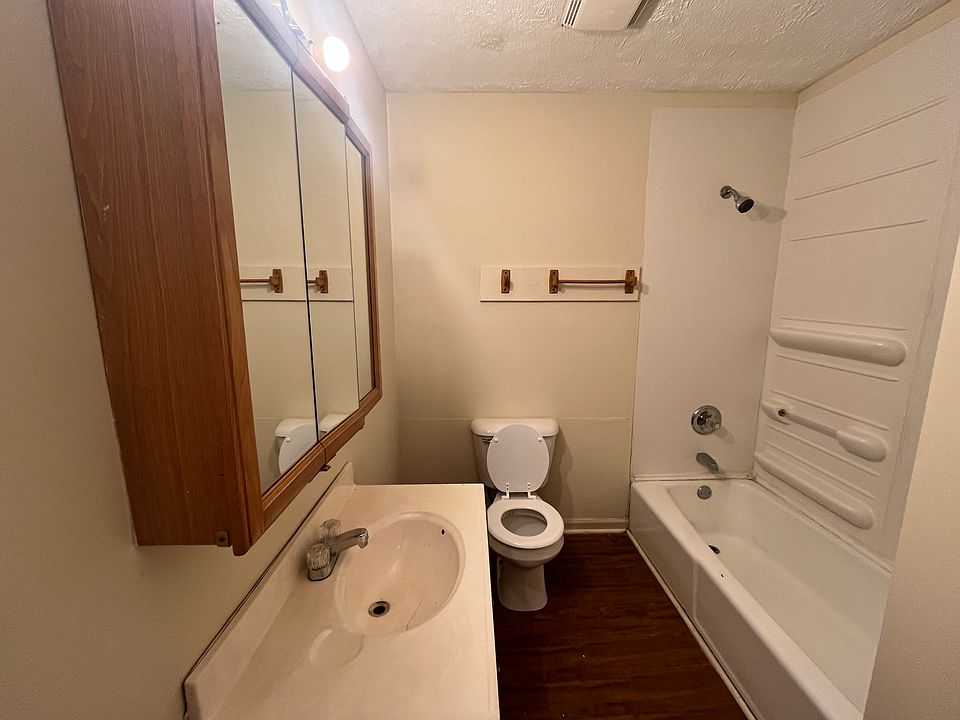 2nd image of 25 Holladay Dr APT 7