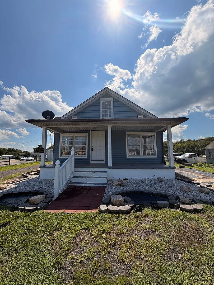 Coming Soon- 4 Bed 1 Bath Blue Cottage For Rent — Photo 1