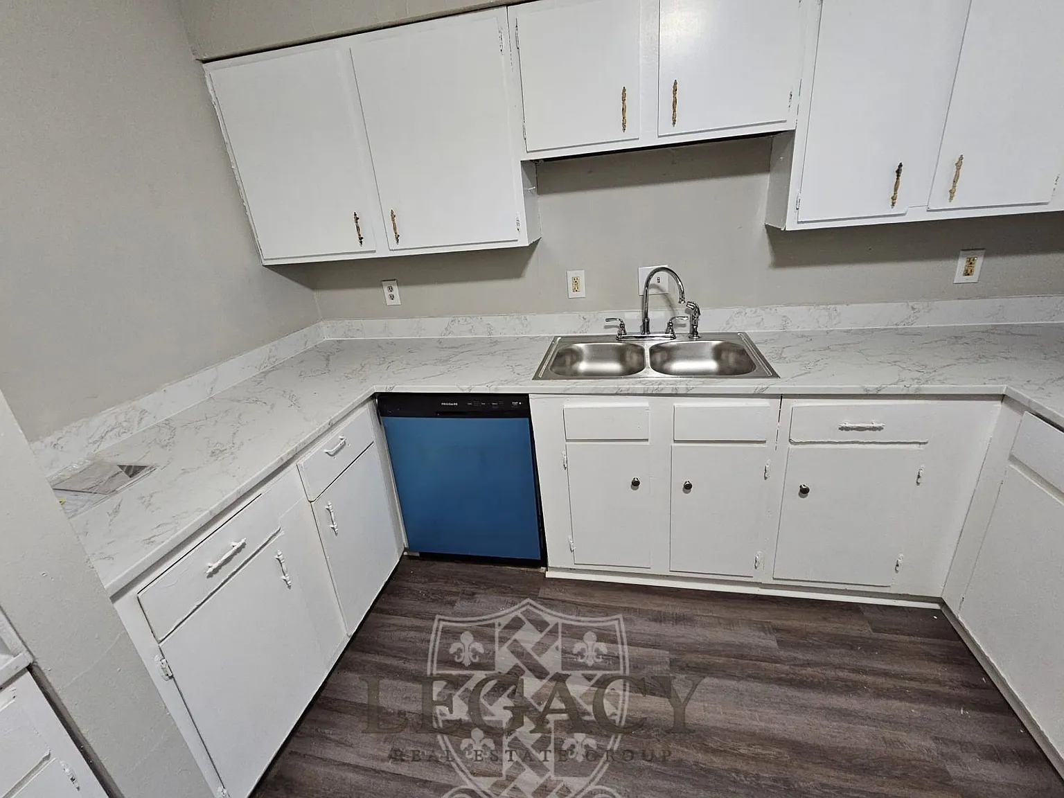 1077 Harold Drive - 1 — Photo 2