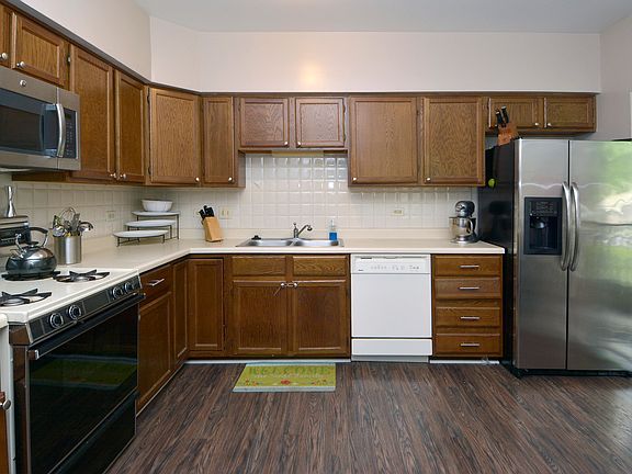 3rd image of 523 W Parkside Dr #523