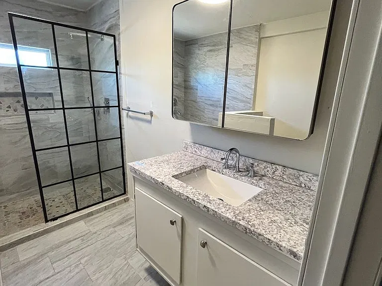 2220 E Grant Rd — Photo 8