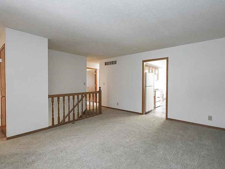 1107 Knox St — Photo 2