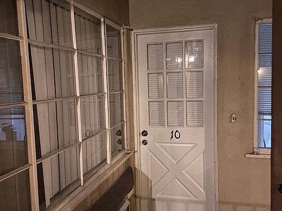 2nd image of 11960 Moorpark St APT 10