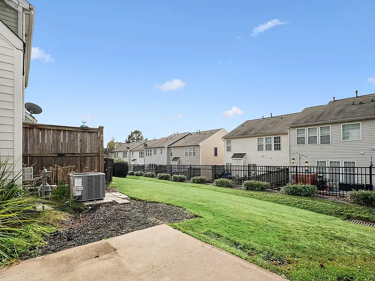8223 Pilots View Dr — Photo 23