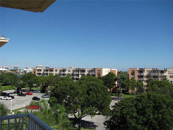 4th image of 500 Executive Center Dr #5