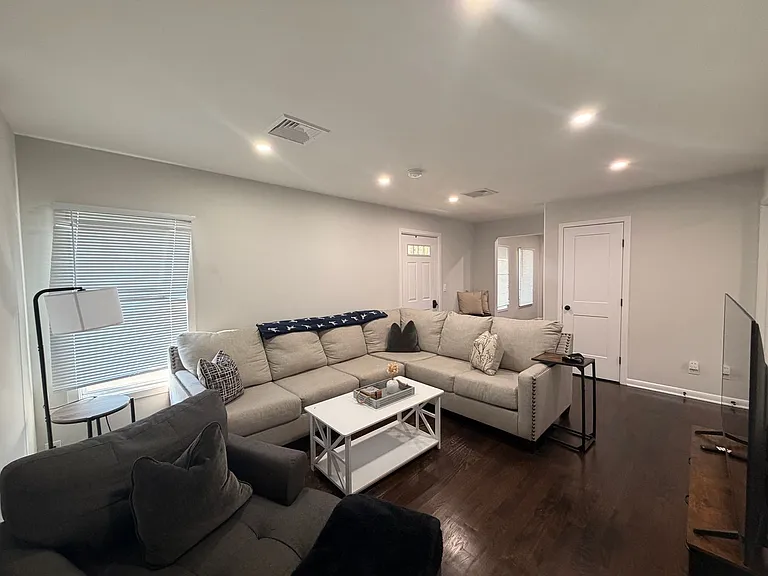 3684 Park Ave — Photo 5