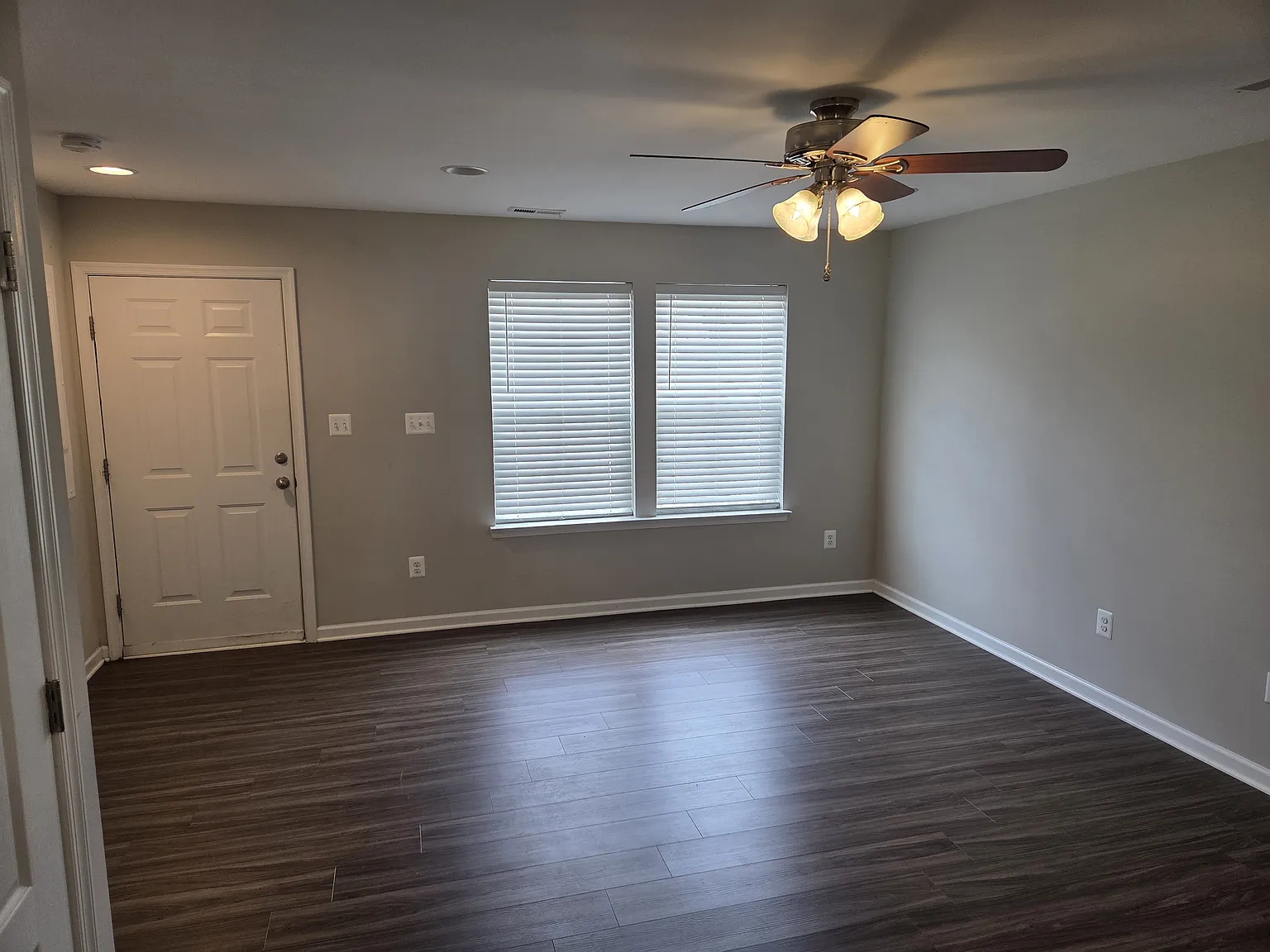 3 bed, 2.5 bath, 1480 sqft, $1,800 — Photo 4