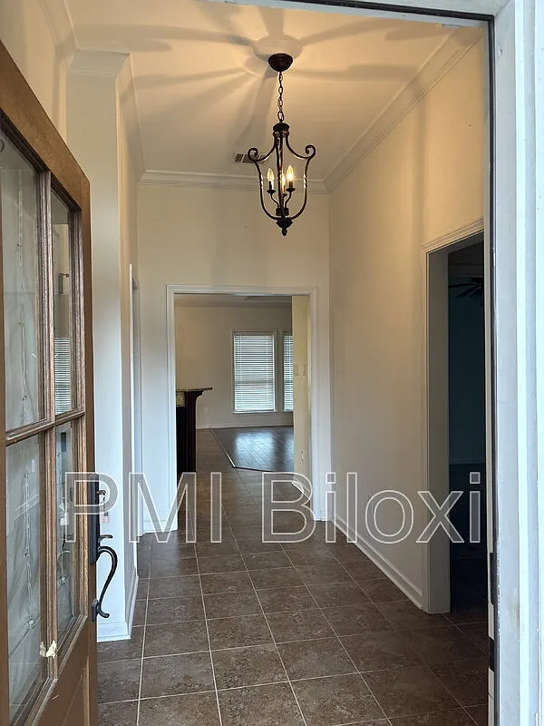 3 bed, 2.0 bath, 1710 sqft, $1,995 — Photo 3