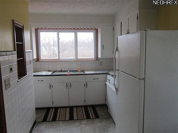 2nd image of 5864 West Ave