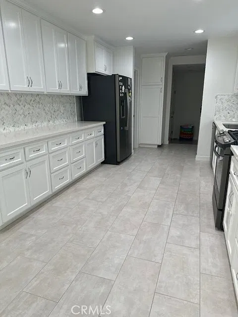 4 bed, 2042 sqft, $4,800 — Photo 4