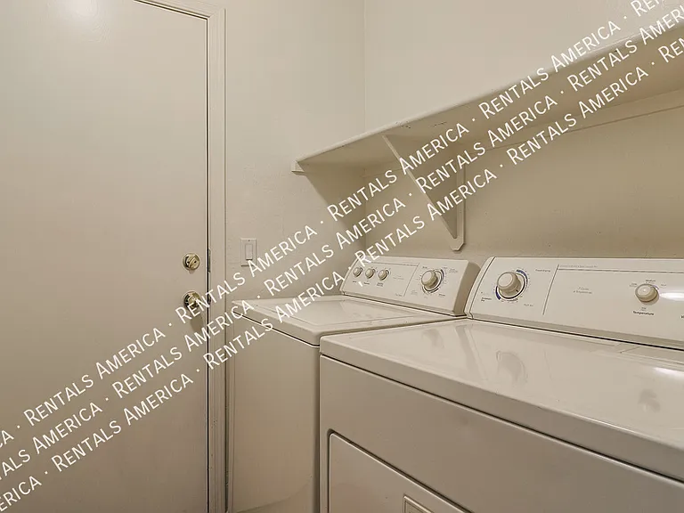 747 N Port Dr — Photo 10