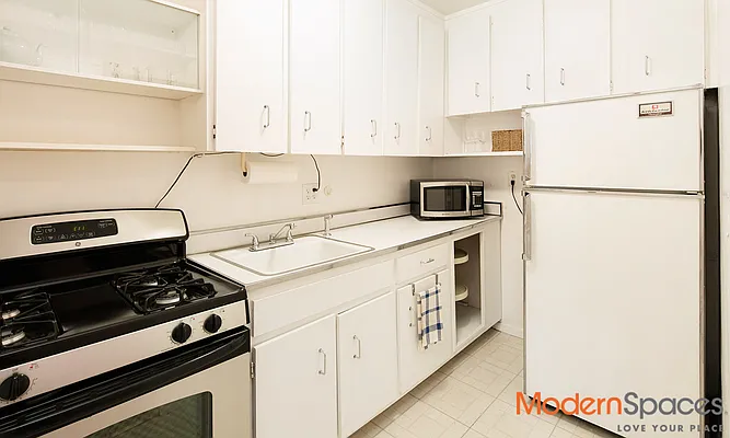 Sold by Modern Spaces | media 9