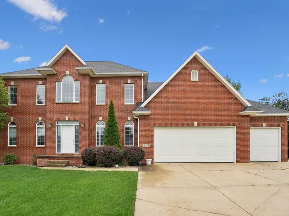 1225 Walters Pond Pl, Cedar Falls, IA 50613