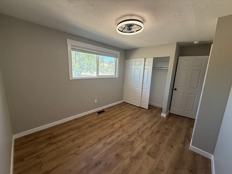 992 E Sunburn Ln — Photo 8