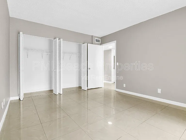 700 Nottingham Cir #D — Photo 16