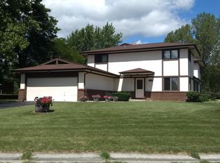 16480 Dane Ct E, Brookfield, WI 53005