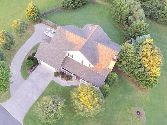 4th image of 402 Little Cove Dr