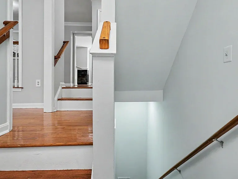 1106 Arcola Ave — Photo 4