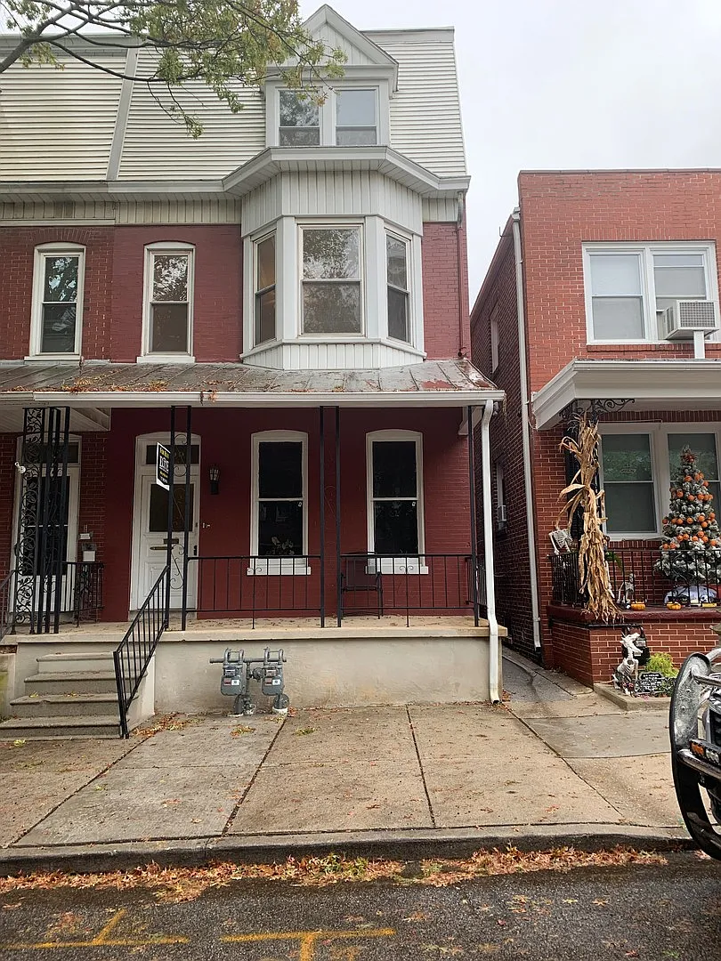 Spacious 3 bedroom in the East End of York City with Parking — Photo 1
