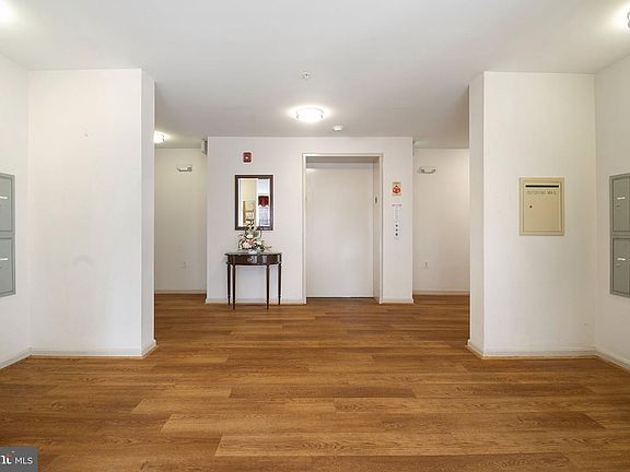 3rd image of 3901 Darleigh Rd APT 2H