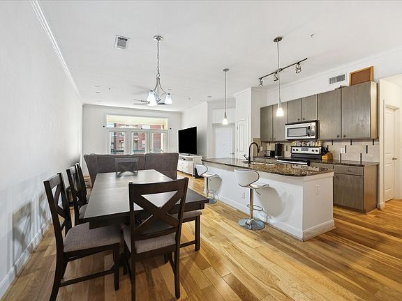 3rd image of 300 Saint Joseph Pkwy #203