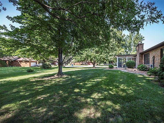 5th image of 31 Rushmore Dr