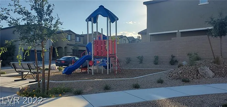 3 bed, 2.5 bath, 1722 sqft, $2,150 — Photo 3