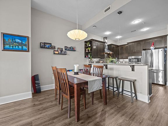 4th image of 400 W North St APT 1028