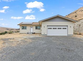 14403 N Wenas Rd, Selah, WA 98942