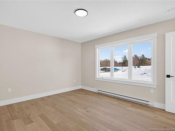 5th image of 22 Oak Leaf Ln