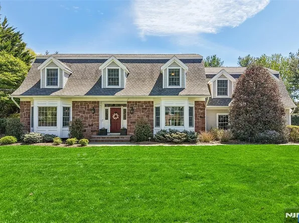 408 Drury Ln, Wyckoff, NJ 07481